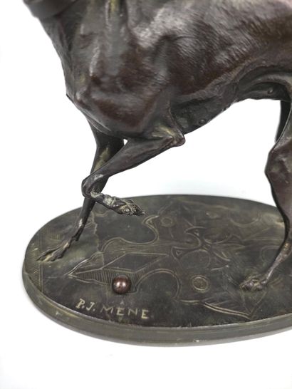 null Pierre-Jules MENE (1810-1879) Lévrier la patte levée Bronze patiné sur une base...