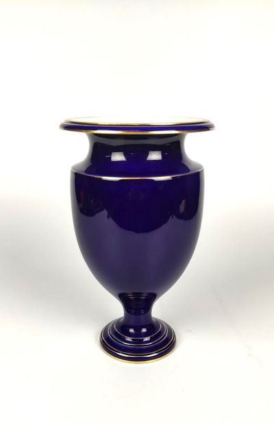 SEVRES Vase of baluster form out of blue...