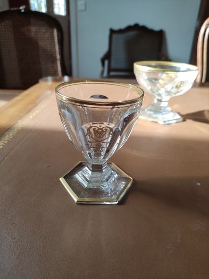 null BACCARAT Service de verres en cristal et or modèle Harcourt Talleyrand comprenant...