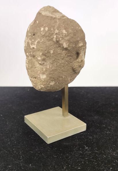 null ANCIENT HEAD in stone Height without the base : 6,5 cm