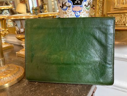 null CELINE Green leather clutch. Flap closure with gold buckle. 19 x 26 cm wear