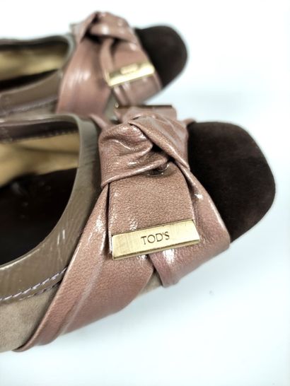 null TOD'S Pair of ballerinas in grey suede and two-tone patent leather. S.38.5 Good...