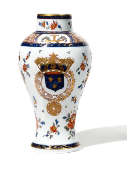 null SAMSON Vase dans le style de la porcelaine d’exportation chinoise à décor polychrome...