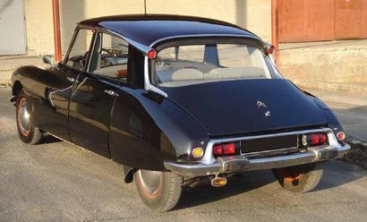1960 CITROËN DS 19 Prestige. La Citroën DS est lancée au Salon de Paris en octobre...