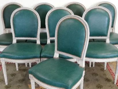 null Suite of 8 CHAIRS with flat back in white lacquered wood, fluted and filleted...