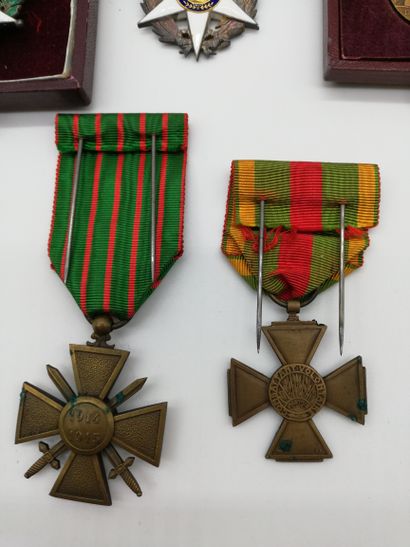 null ENSEMBLE DE DECORATIONS : 

- "Combattant volontaire" 1914-1918

- Légion d'honneur...