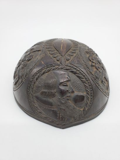 null HALF COCONUT carved with floral motifs and characters

Beginning of the XIXth...
