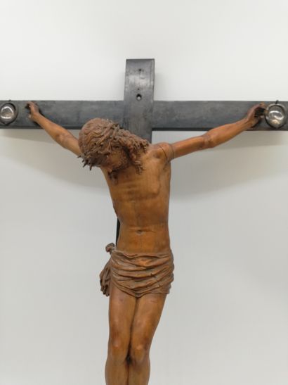 null CHRIST EN CROIX en buis sculpté, croix en bois noirci 

XIXème siècle 

Haut....