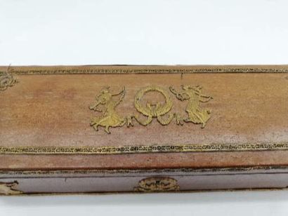 null Mahogany box with brass chased decoration of dancing woman and bows

Louis XVI...