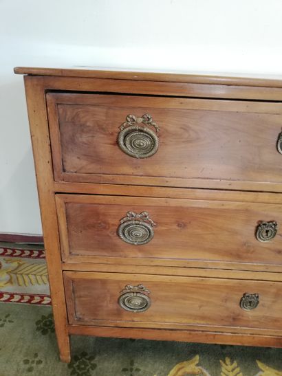 null WALNUT COMMODE opening with three drawers, bronze handles. 

Louis XVI style...