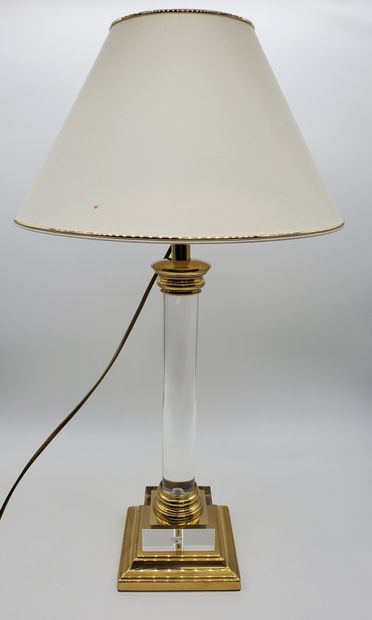 null LAMPE en plexiglass et métal doré 

H : 72 cm (avec abajour)