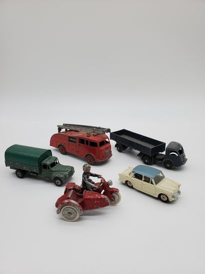 DINKY TOYS 
Fire truck n°555 
Panhard tractor...