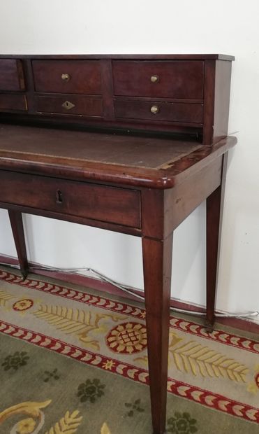 null Mahogany veneer stepped desk opening with two drawers in the belt and 6 drawers...