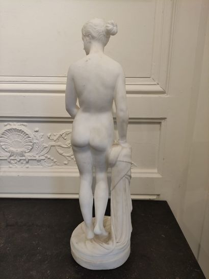 null D'après l'Antique Femme au bain Statue en marbre de Carrare Haut : 60 cm (accidents...