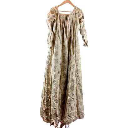  Manteau de robe à la française, XVIIIème siècle, à manches pagodes, faille brochée...