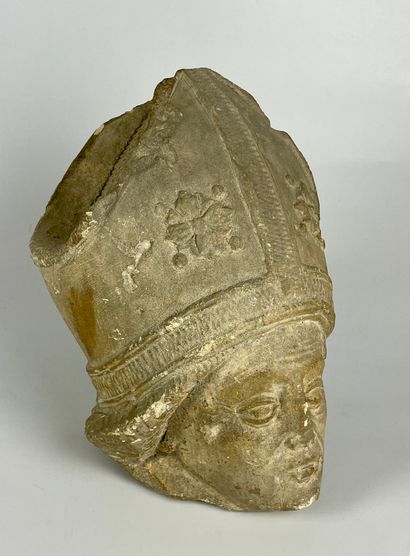 null BEAUTIFUL BISHOP'S HEAD in limestone carved with slight traces of polychromy....
