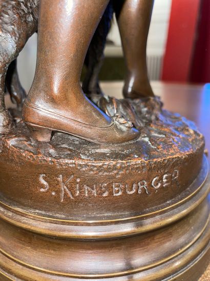 null Sylvain KINSBURGER (1855-1935) Il pleut bergère Bronze à patine brune signé...