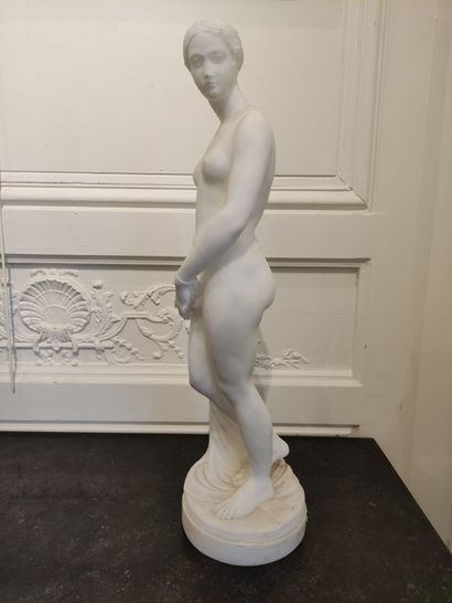 null D'après l'Antique Femme au bain Statue en marbre de Carrare Haut : 60 cm (accidents...