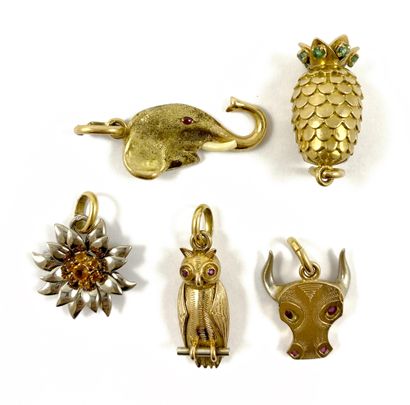 null SET of five pendants with an elephant, a buffalo, an owl, a bread apple and...