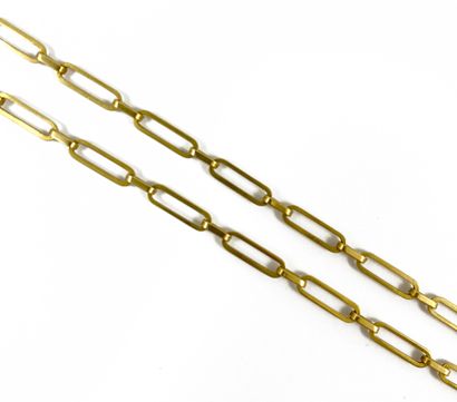 null COLLIER composé d'une succession de maille ovale. Monture en or jaune 18K. Travail...