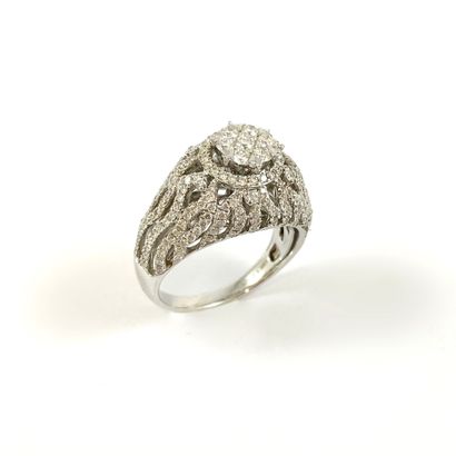 null RING holding a flower in its center paved with brilliant-cut diamonds in a tiger...