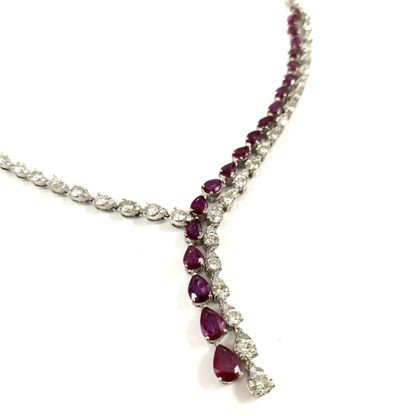 null NECKLACE holding a line of falling brilliant-cut diamonds accompanied by a line...