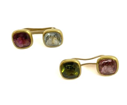 null PAIR OF HANDLEBARS holding faceted tourmalines and aquamarines. Set in 18K yellow...