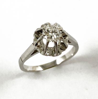 null SOLITARY RING holding a brilliant-cut diamond of 0.43 carat. Mounted in 18K...