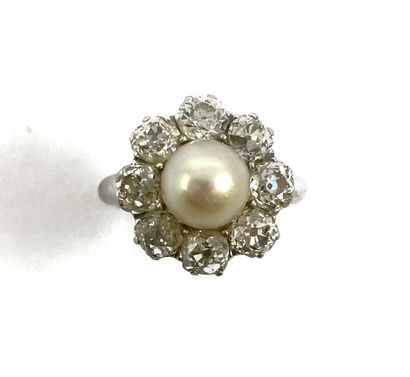 null RING adorned with a flower with a white pearl (untested) in its center in a...