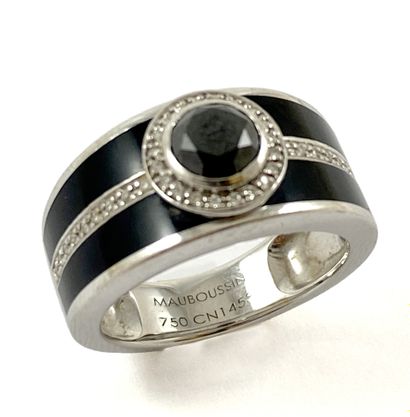 null "MAUBOUSSIN BAGUE ""L'oeuvre noire"" adorned with a central black diamond of...