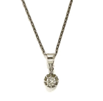 null NECKLACE holding a brilliant cut diamond in solitaire of 0.45 carat approximately....