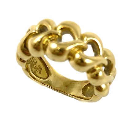 null VAN CLEEF & ARPELS RING composed of a succession of openwork hearts. Mounted...
