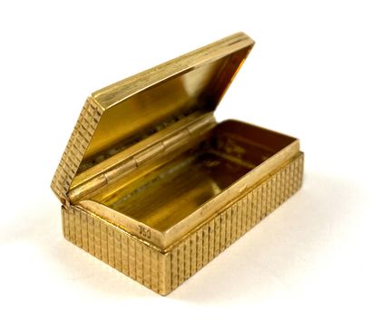 null Box with squared pattern in 18K yellow gold. Dimensions : 3.5 x 2 cm. Gross...