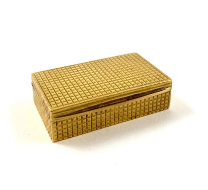 null Box with squared pattern in 18K yellow gold. Dimensions : 3.5 x 2 cm. Gross...