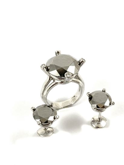 null CHOPARD RING & EARRINGS holding a hematite in a setting of four brilliant-cut...