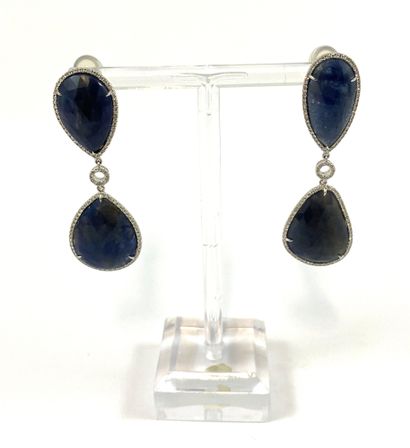 null PAIR OF EARRINGS composed of two faceted sapphires in a circle of brilliant-cut...