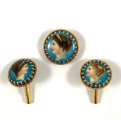  END OF THE XIXth CENTURY SET composed of a pair of cufflinks and a brooch holding...