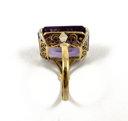 null RING adorned with a rectangular amethyst of 13 carats. Mounting with interlacing...