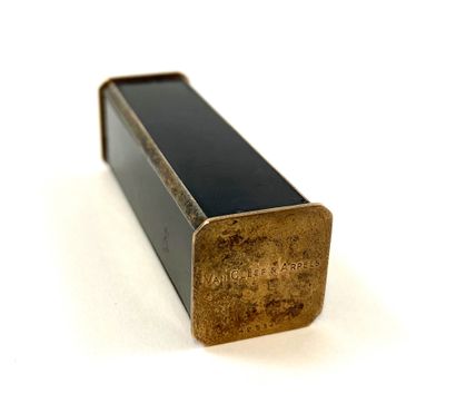 null VAN CLEEF & ARPELS black lacquer lipstick. Mounted in 18K yellow gold and silver....