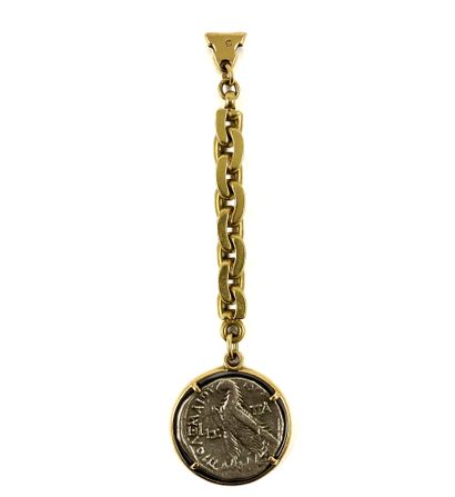null JEWEL ELEMENT holding a coin in the taste of the antique holding a profile of...