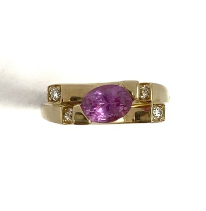 null RING holding an oval pink sapphire with four brilliant cut diamonds. Geometrical...