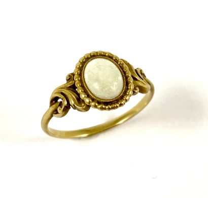 RING decorated with a cabochon opal in a...