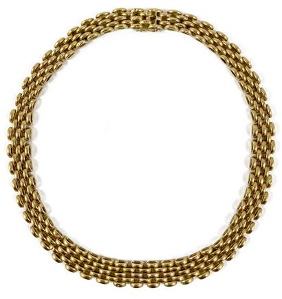 null NECKLACE decorated with a grain of rice mesh. Mounting in 18K yellow gold. Security...