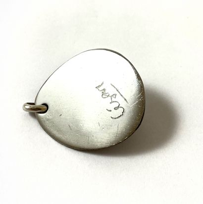 null "CÉSAR (1921-1998) PENDANT ""Le sein"" in silver plated bronze. Signed on the...