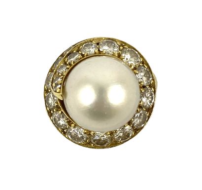 null RING presenting a swirl holding a white pearl (not tested) in a surround of...