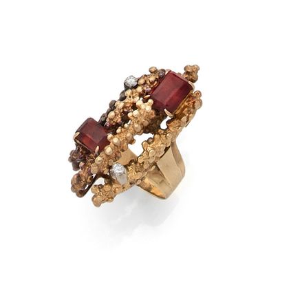 null RING holding a geometric design adorned with beads, two citrines and two brilliant-cut...