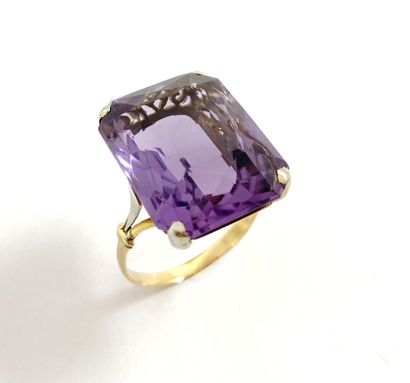 null RING adorned with a rectangular amethyst of 13 carats. Mounting with interlacing...