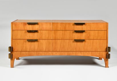 null AMERICAN WORK OF THE 1950's Chest of drawers in plane tree veneer opening with...