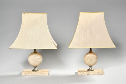 null PHILIPPE BARBIER (1927-2020) Pair of lamps in travertine and aluminum with central...