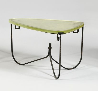 null WORK OF THE 1950's ATTRIBUTED TO SAINT GOBAIN Low table with thick slab of bubble...